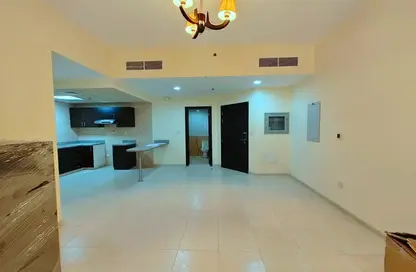 Apartment - 3 Bedrooms - 3 Bathrooms for rent in Silicon Gates 3 - Silicon Gates - Dubai Silicon Oasis - Dubai