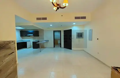 Apartment - 3 Bedrooms - 3 Bathrooms for rent in Silicon Gates 3 - Silicon Gates - Dubai Silicon Oasis - Dubai