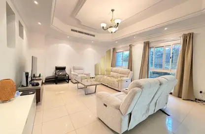 Villa - 4 Bedrooms - 5 Bathrooms for rent in Umm Suqeim 2 - Umm Suqeim - Dubai Villa - 4 Bedrooms - 5 Bathrooms for rent in Umm Suqeim 2 - Umm Suqeim - Dubai