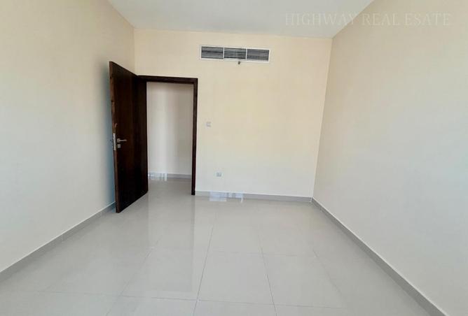 94011727 - Property Image 3