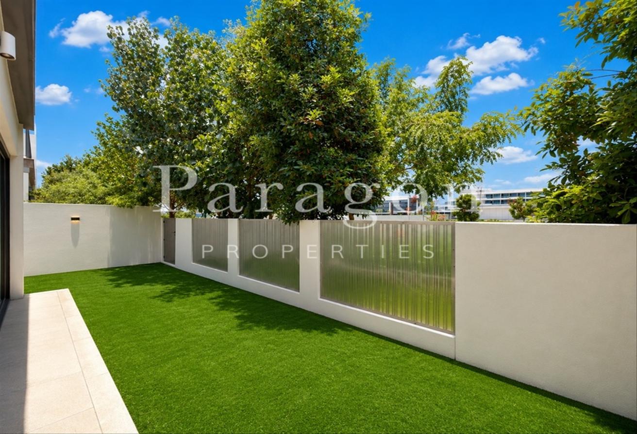 Modern Single Row | 4 Bedrooms + Maid | Vacant photo 18