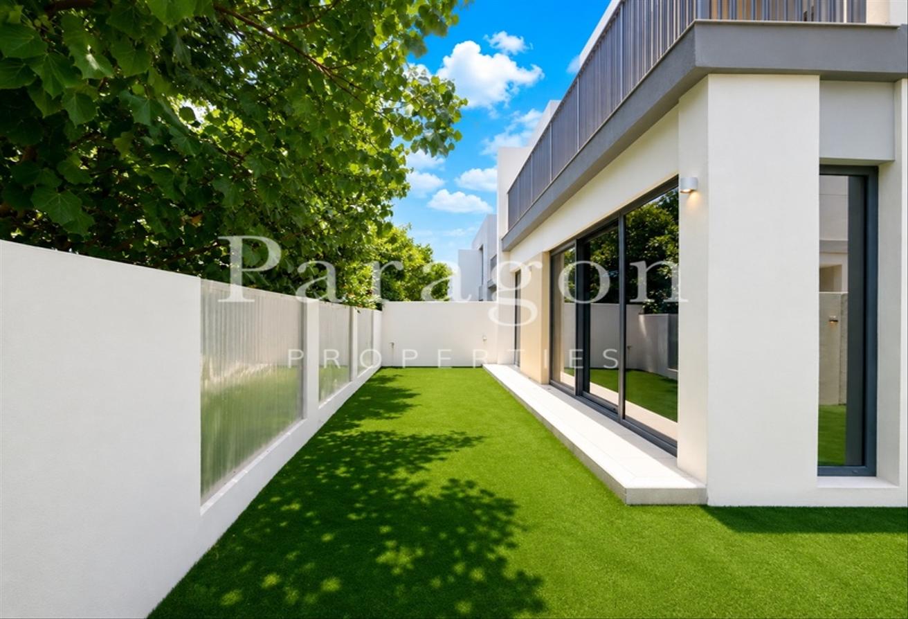 Modern Single Row | 4 Bedrooms + Maid | Vacant photo 15