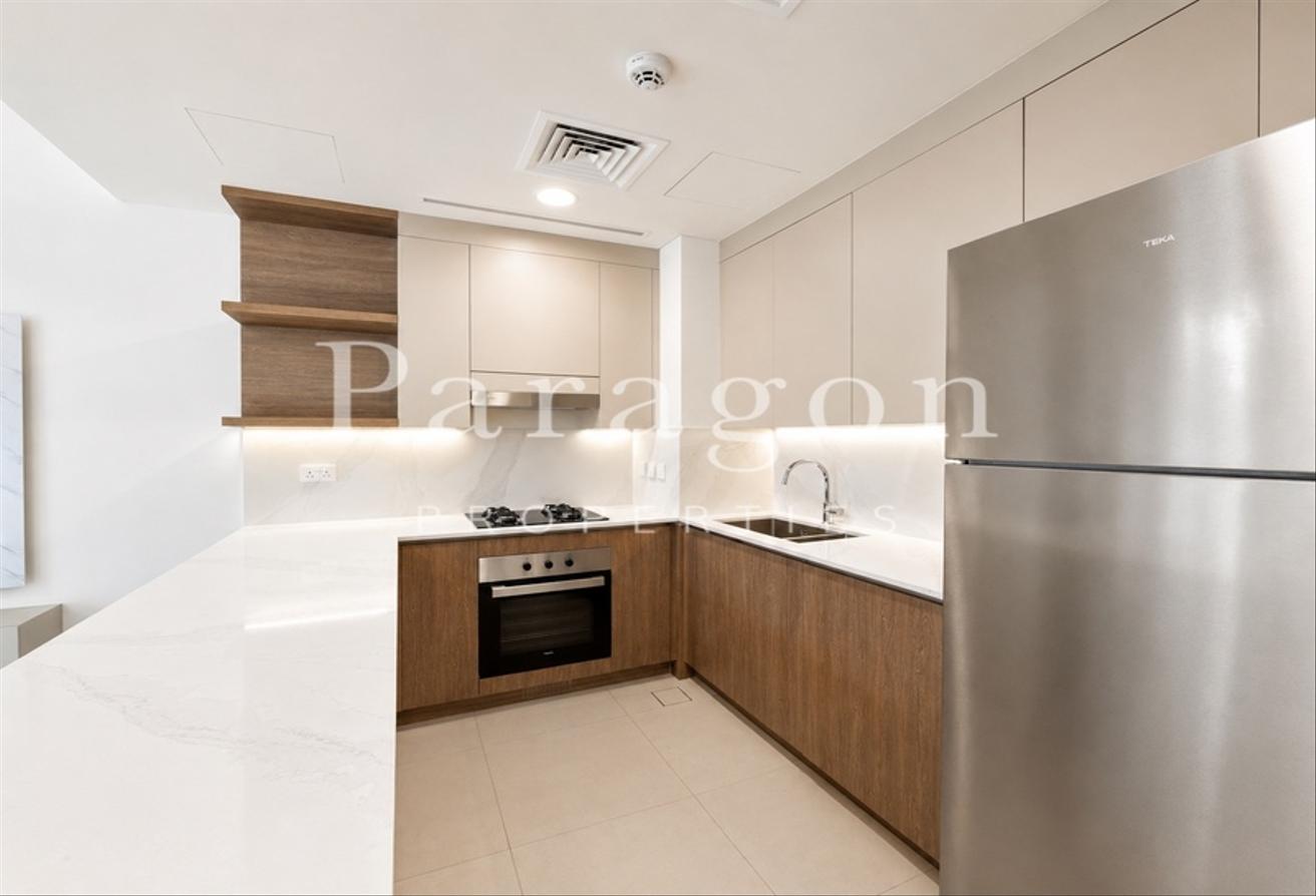 Modern Single Row | 4 Bedrooms + Maid | Vacant photo 6