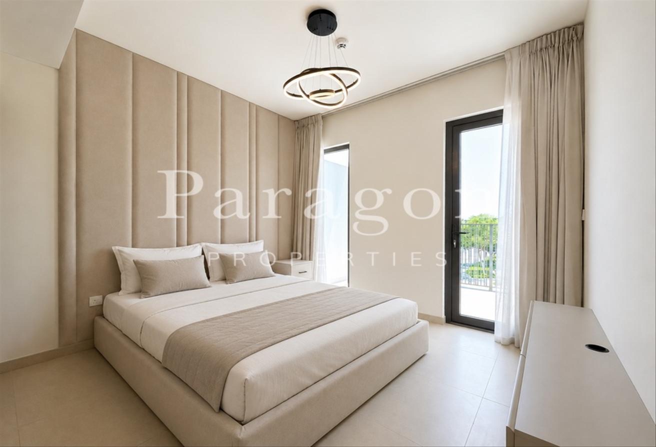 Modern Single Row | 4 Bedrooms + Maid | Vacant photo 9