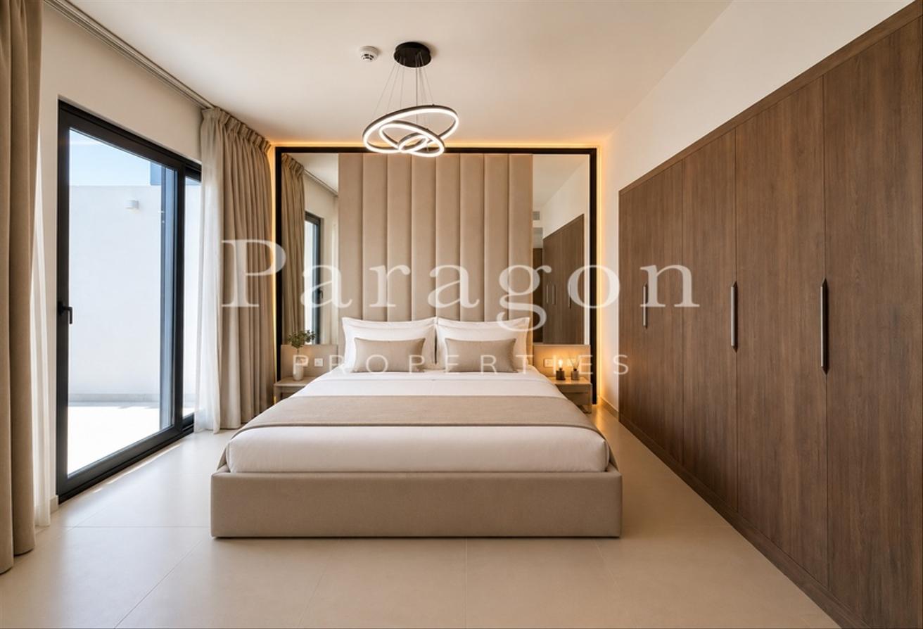 Modern Single Row | 4 Bedrooms + Maid | Vacant photo 12