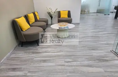 مكتب - غرفة نوم - 1 حمام للبيع في القمة - الخليج التجاري - دبي