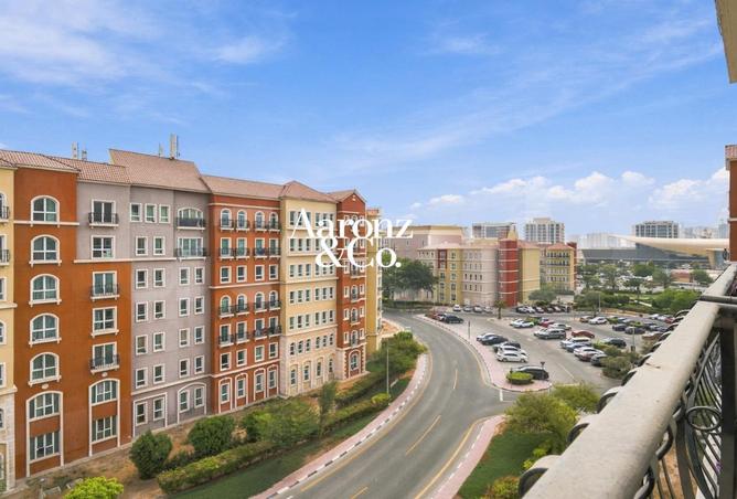 2BR with Laundry and Storage |Contemporary Cluster