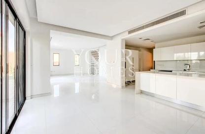Villa - 4 - 6 for rent in Bloomingdale - Dubai Sports City - Dubai