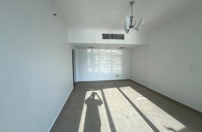 Apartment - 2 - 2 for rent in Riviera Tower - Al Majaz 3 - Al Majaz - Sharjah