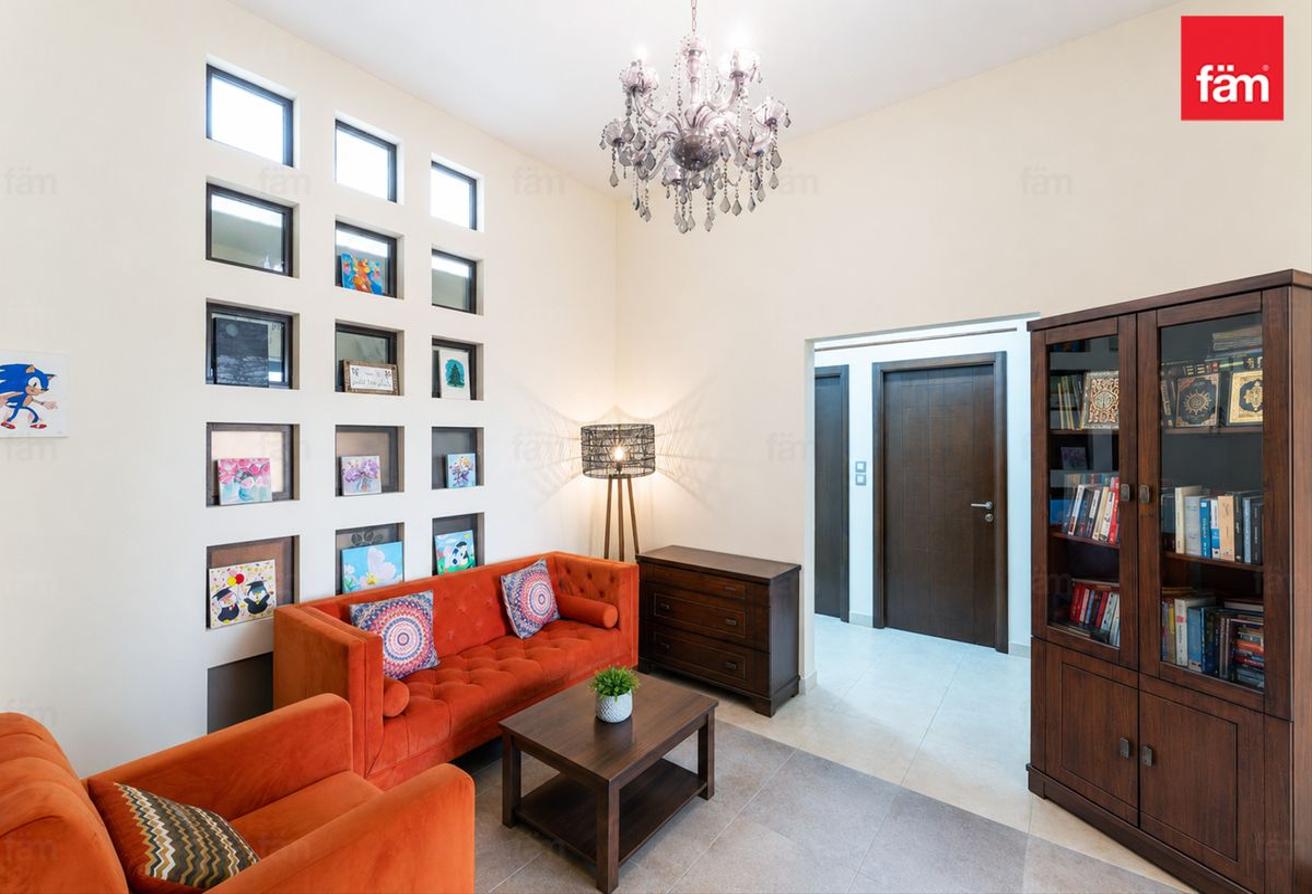 4 Beds Single Row Upgraded Extended Living Area photo 7