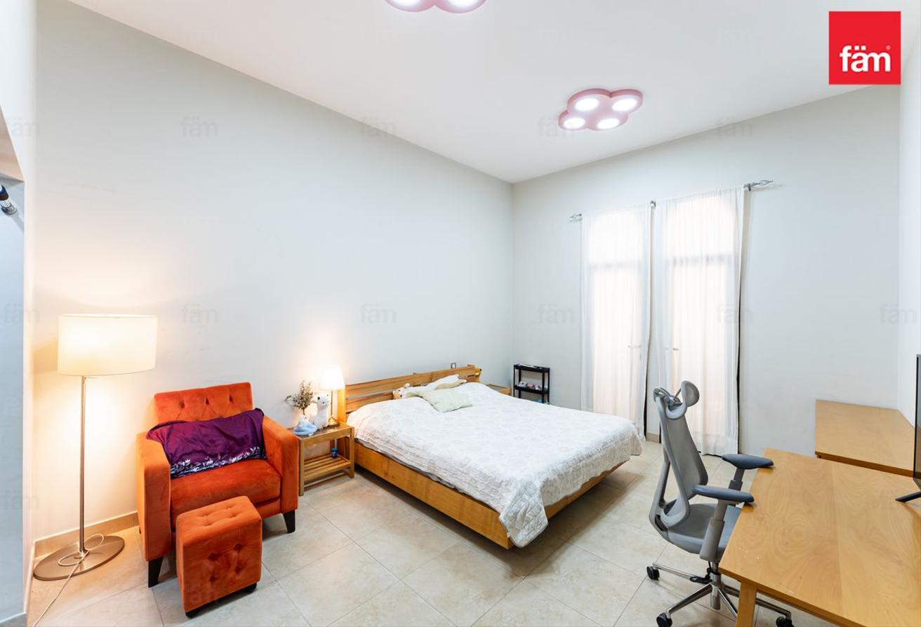 4 Beds Single Row Upgraded Extended Living Area photo 17