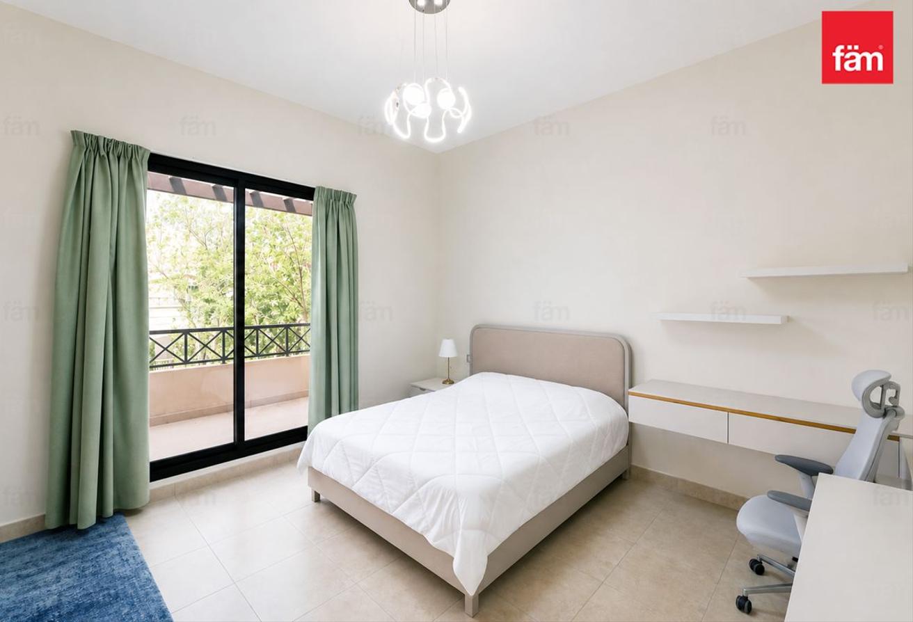 4 Beds Single Row Upgraded Extended Living Area photo 14