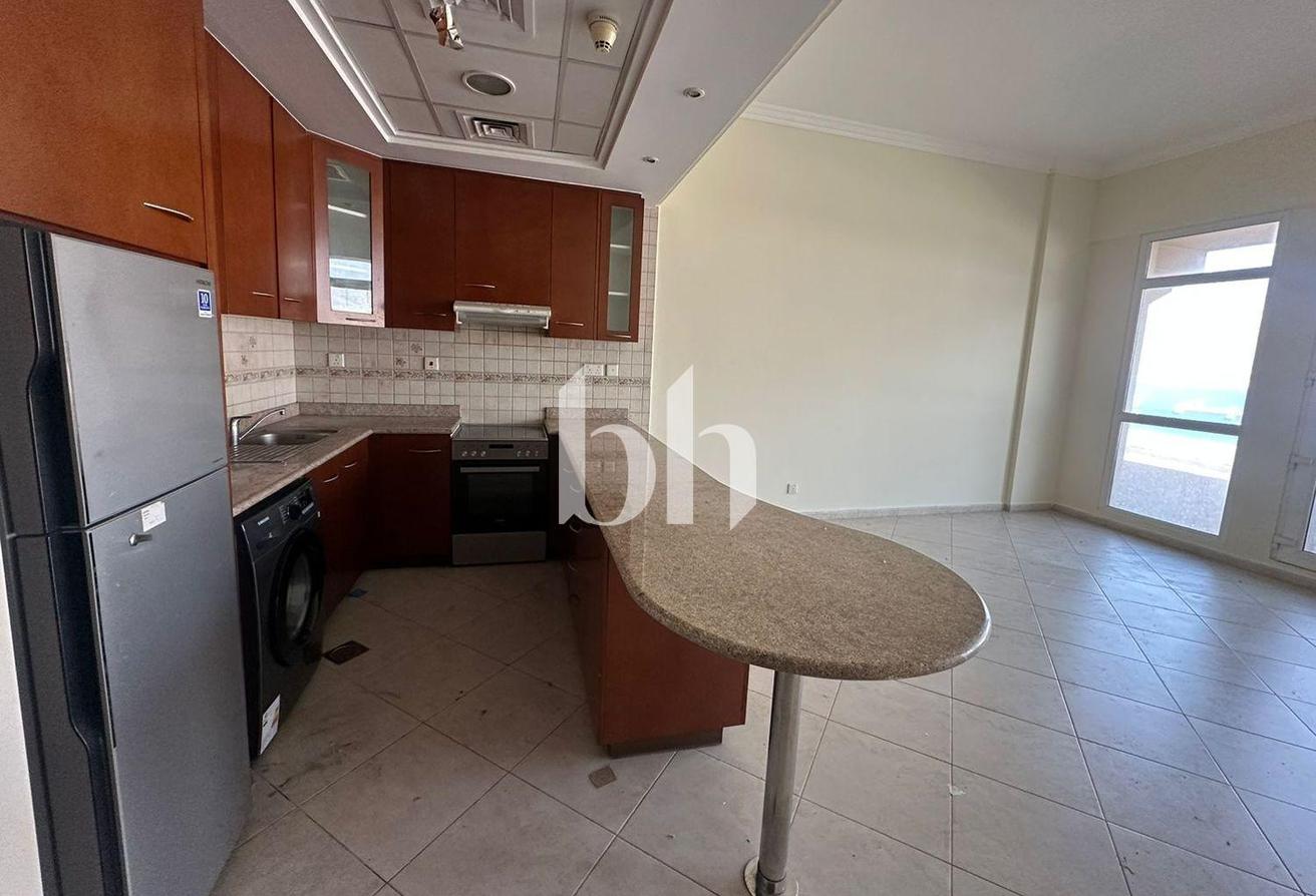 Cozy |Bright| Equipped Kitchen| Allocated Parking photo 9