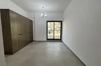 شقة - غرفة نوم - 2 حمامات للايجار في لي هواريزون ريزيدينس - المدينة العالمية المرحلة 2 - 4 الورسان - الورسان - دبي