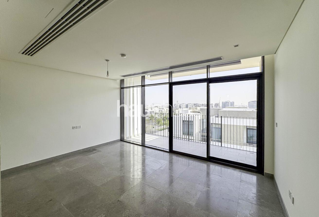 Open Plan | Unfurnished | Close to Amenities photo 12
