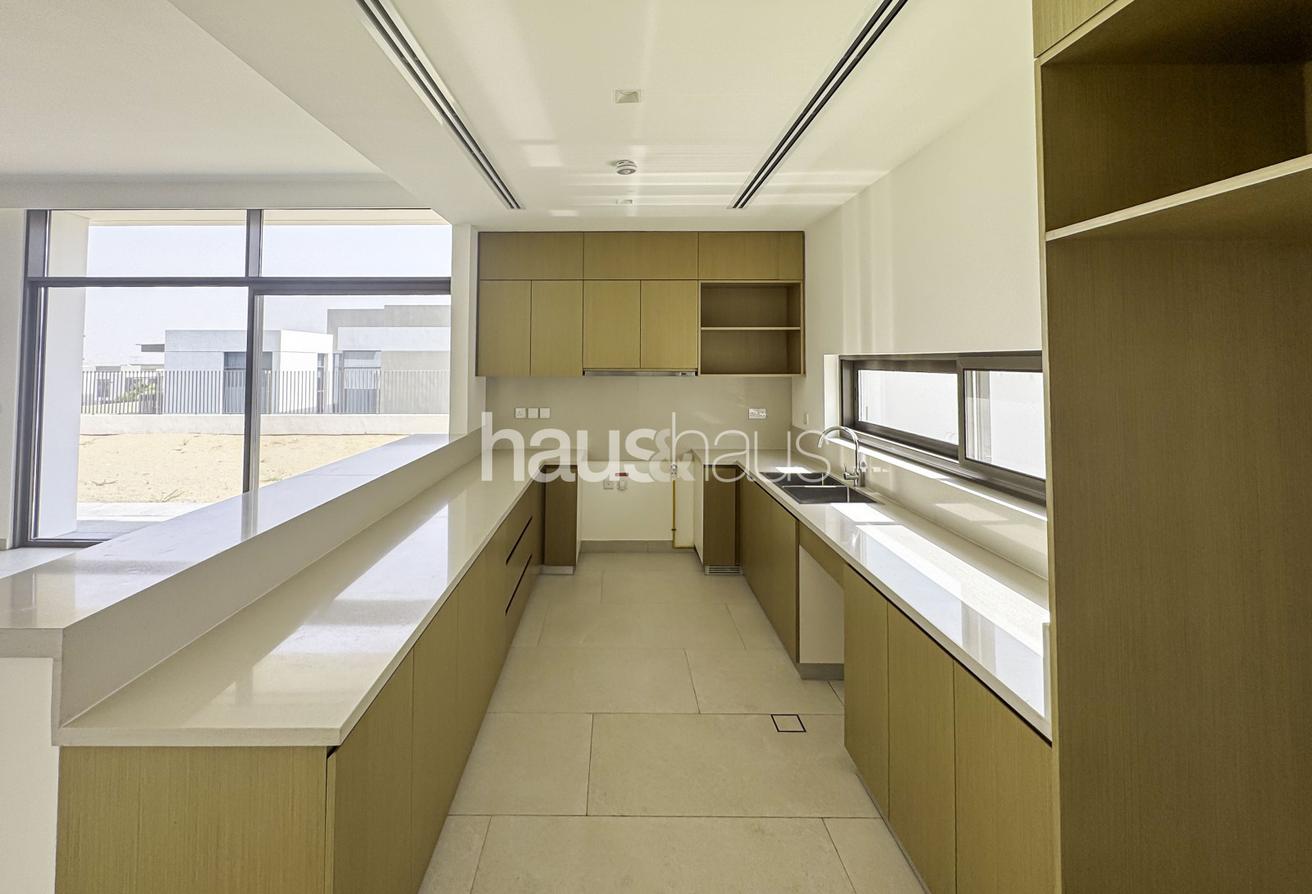 Open Plan | Unfurnished | Close to Amenities photo 4