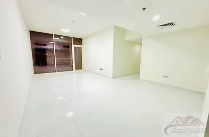 Apartment - 3 Bedrooms - 3 Bathrooms for rent in Muwaileh 29 Building - Muwaileh - Sharjah