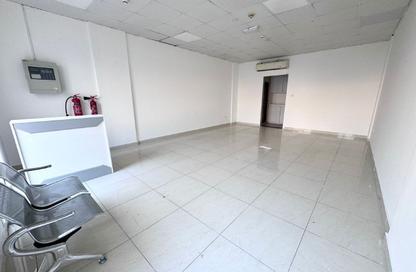 Shop - Studio - 1 Bathroom for rent in Building P18 - France Cluster - International City - Dubai