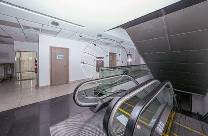 Show Room - Studio - 4 Bathrooms for rent in Tourist Club Area - Abu Dhabi