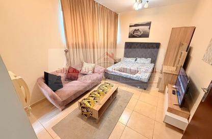 Apartment - Studio - 1 Bathroom for rent in Crystal Plaza - Al Majaz 1 - Al Majaz - Sharjah