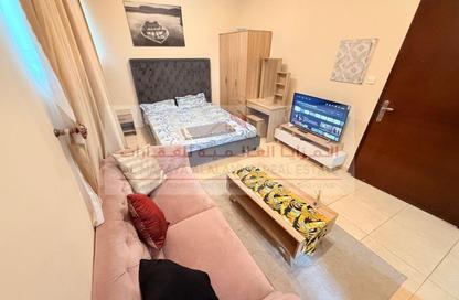Apartment - Studio - 1 Bathroom for rent in Crystal Plaza - Al Majaz 1 - Al Majaz - Sharjah