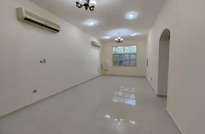 شقة - 3 غرف نوم - 3 حمامات للايجار في الغيل - المطارد - العين