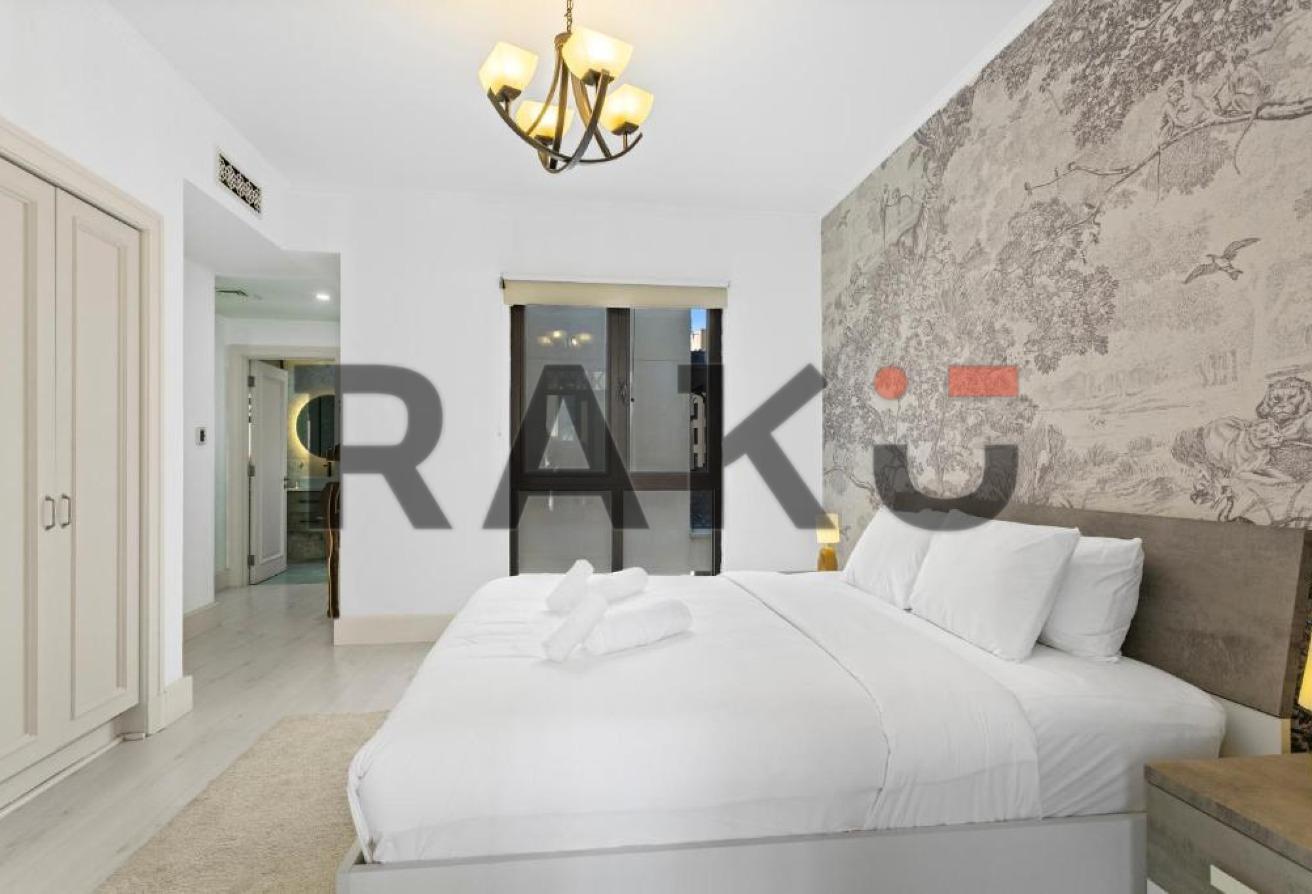 Boutique Mid-rise living with Burj Khalifa Views photo 12