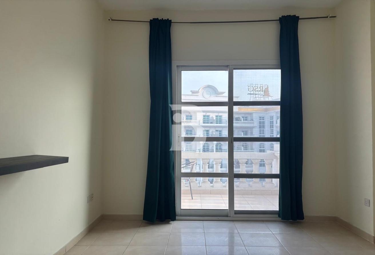 Spacious and Beautiful Studio | Mid Floor | Vacant photo 3
