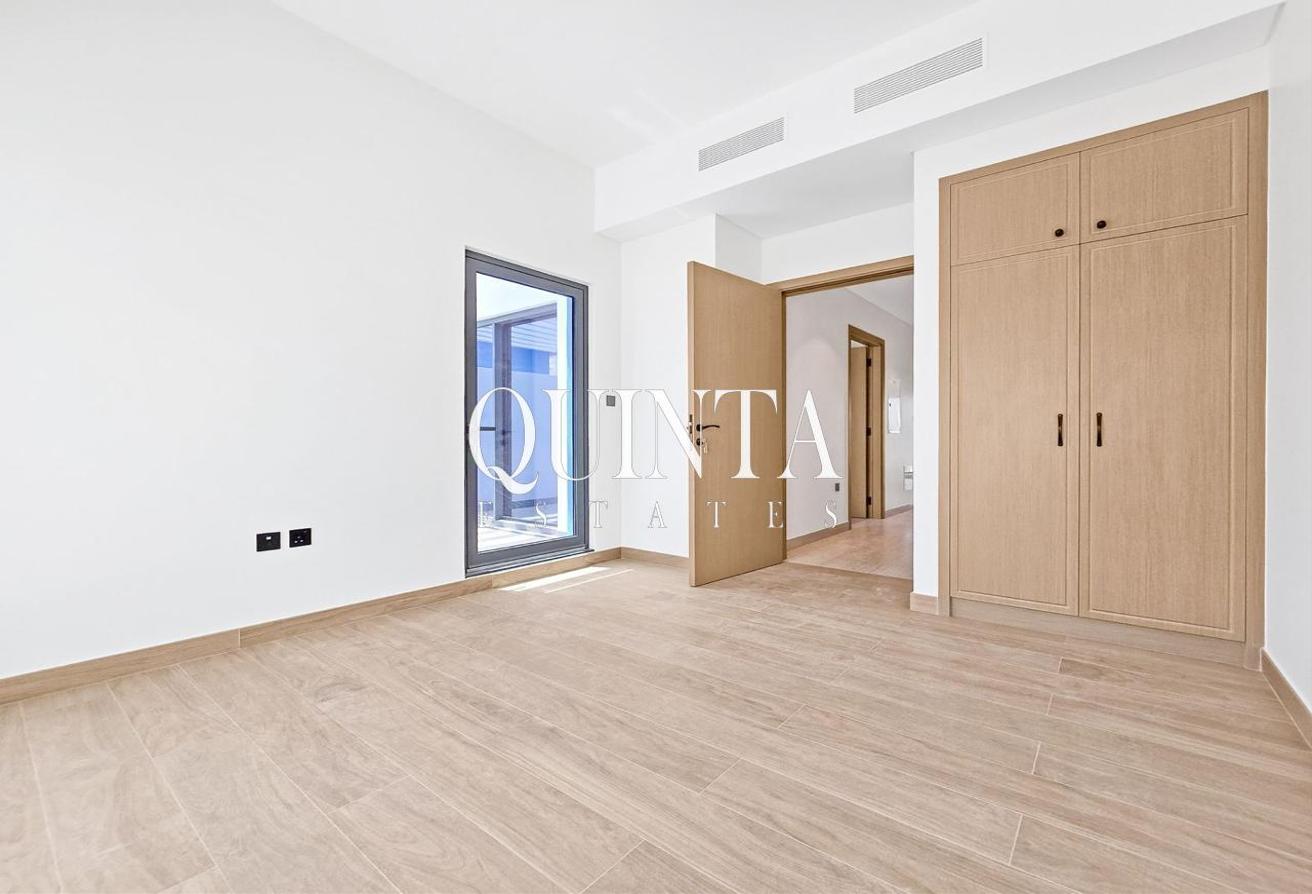 12 Cheques|5BR +Maid | Keys 2 Hand | Middle Unit photo 8