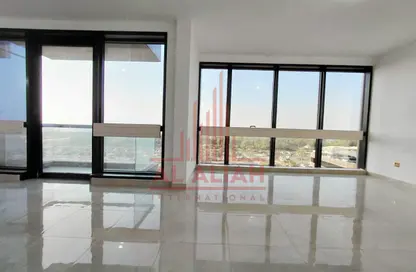 Apartment - 3 Bedrooms - 5 Bathrooms for rent in Lulu Towers - Khalifa Street - Abu Dhabi