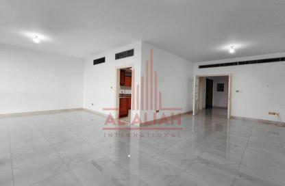 Apartment - 3 Bedrooms - 5 Bathrooms for rent in Lulu Towers - Khalifa Street - Abu Dhabi Apartment - 3 Bedrooms - 5 Bathrooms for rent in Lulu Towers - Khalifa Street - Abu Dhabi