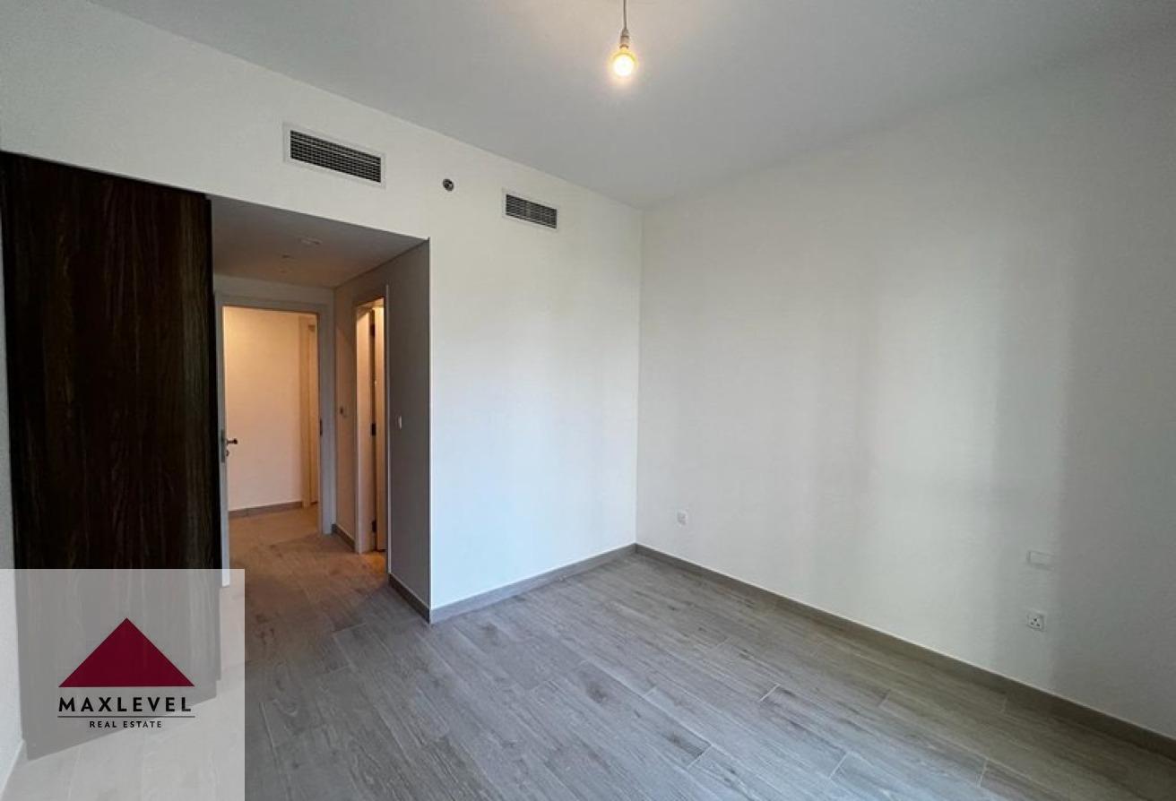 PRIME LOCATION , SPACIOUS LAY OUT , VACANT photo 4
