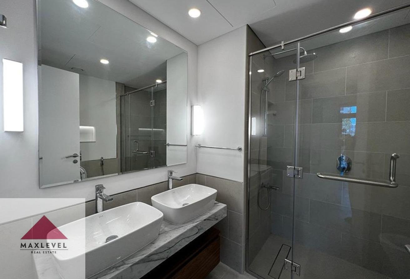 PRIME LOCATION , SPACIOUS LAY OUT , VACANT photo 13