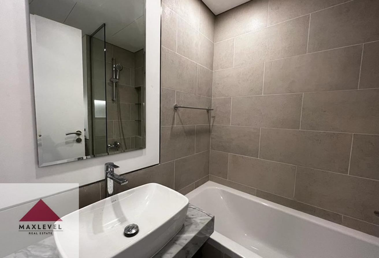 PRIME LOCATION , SPACIOUS LAY OUT , VACANT photo 15
