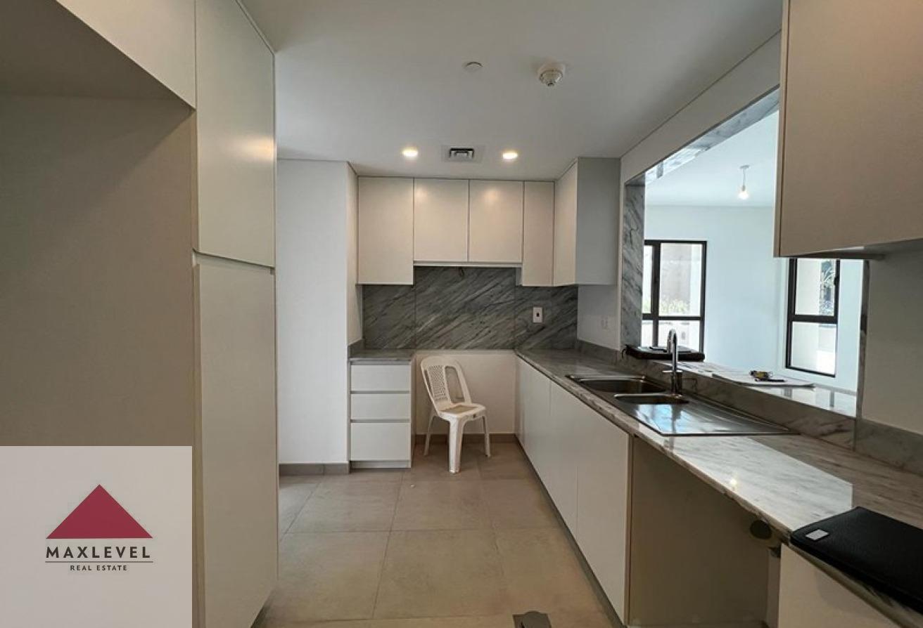PRIME LOCATION , SPACIOUS LAY OUT , VACANT photo 7