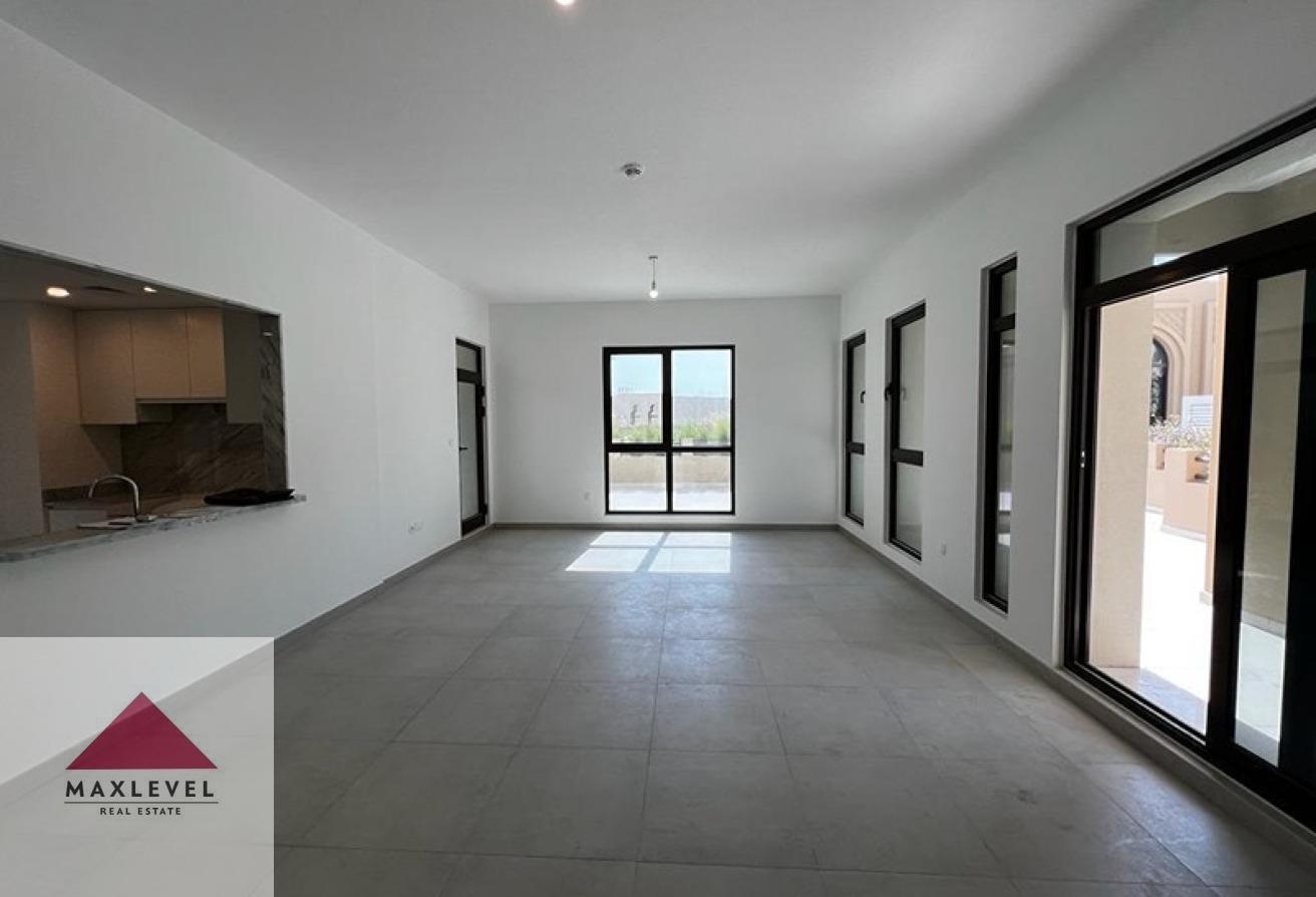 PRIME LOCATION , SPACIOUS LAY OUT , VACANT photo 3