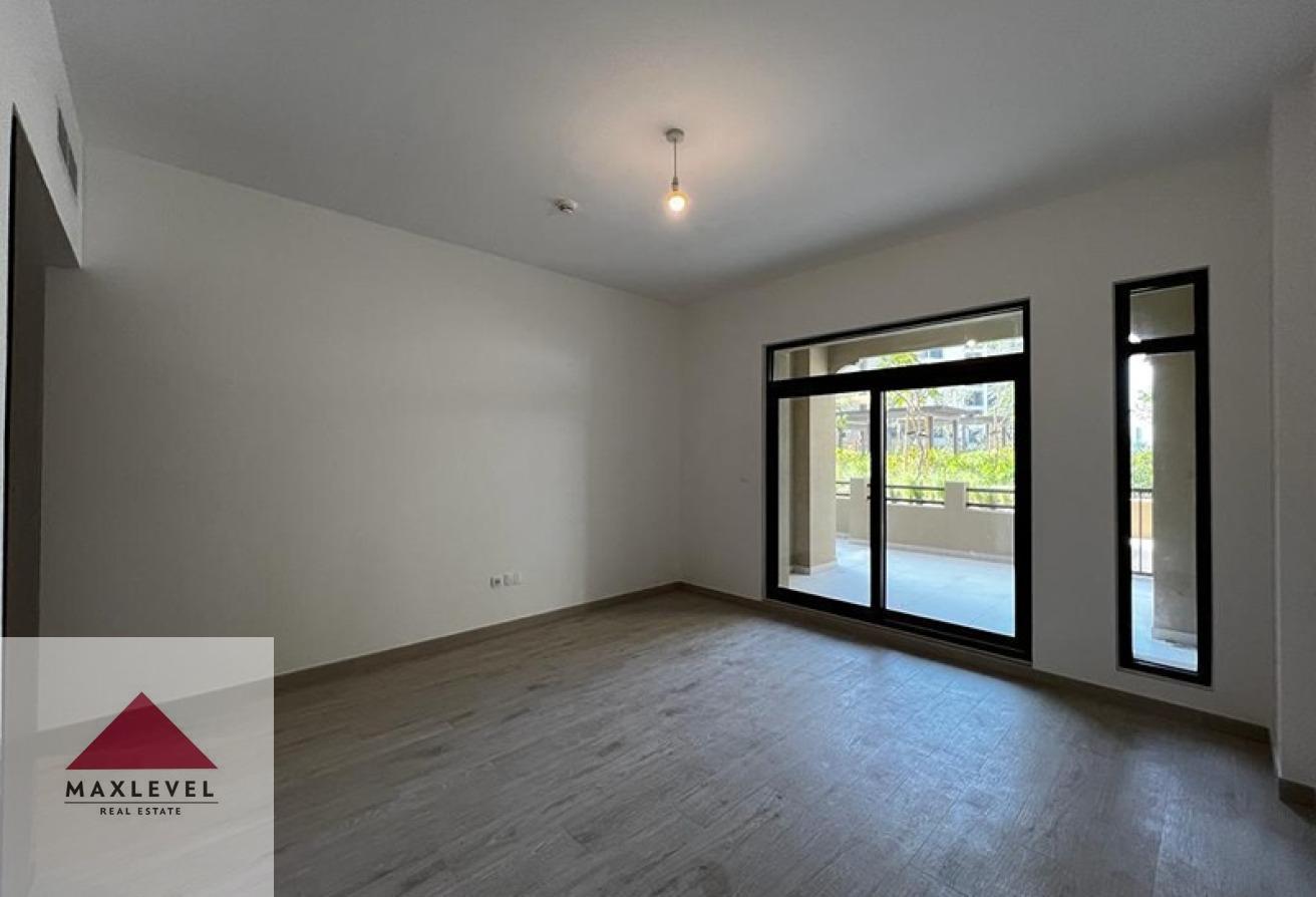 PRIME LOCATION , SPACIOUS LAY OUT , VACANT photo 2
