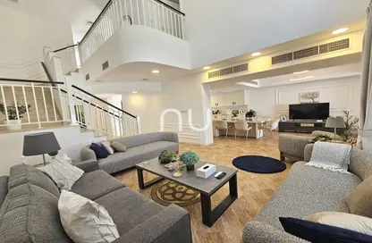 فيلا - 4 غرف نوم - 2 حمامات للايجار في الفرات - البحيرات - دبي