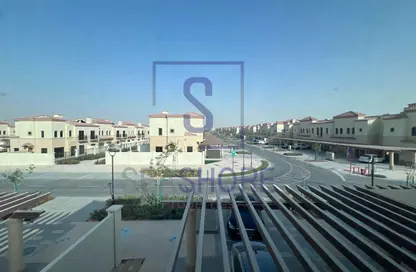 Townhouse - 2 Bedrooms - 3 Bathrooms for rent in Bloom Living - Zayed City (Khalifa City C) - Khalifa City - Abu Dhabi