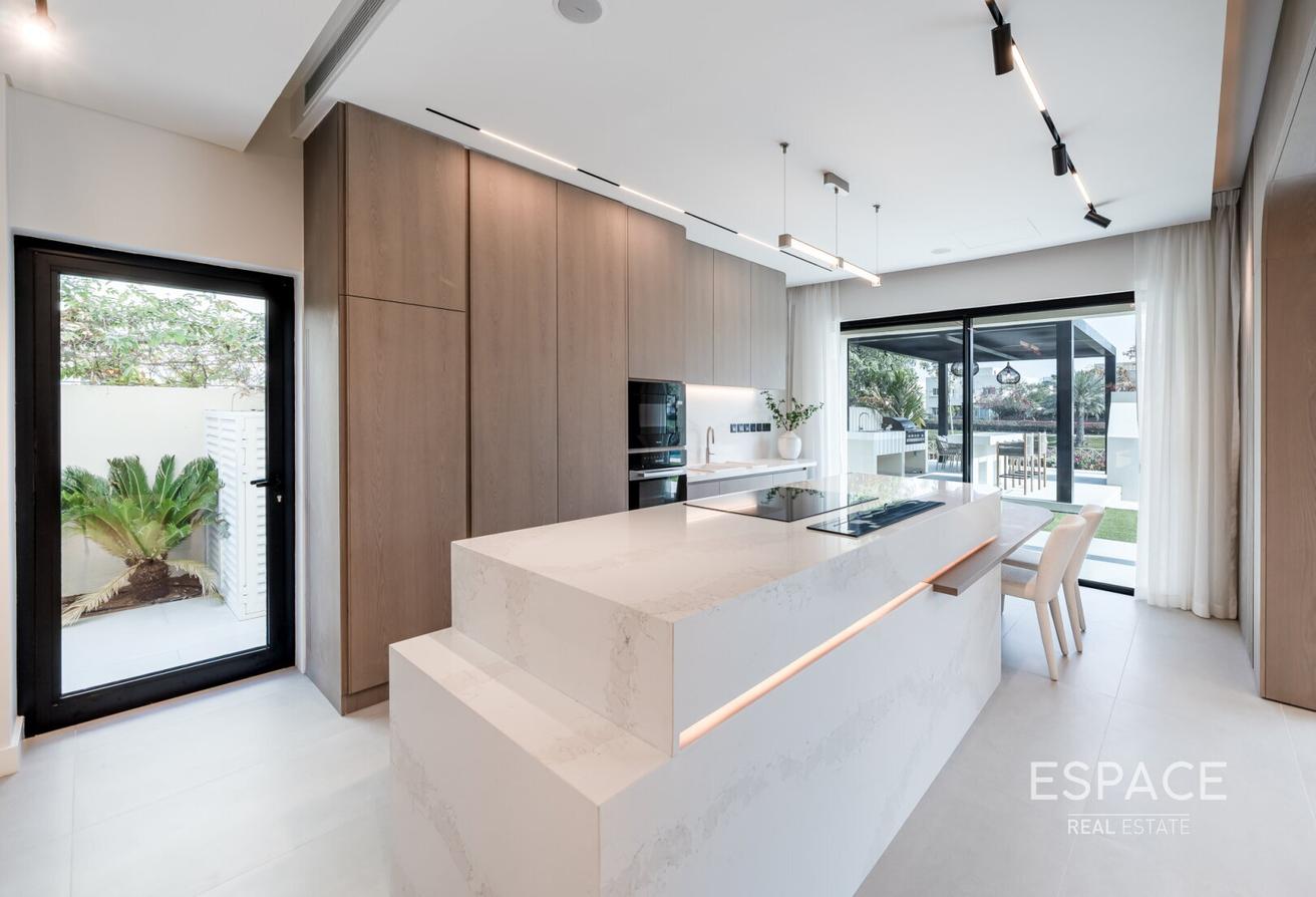 Exclusive | Lake View | Type E2 | Well Maintained photo 7