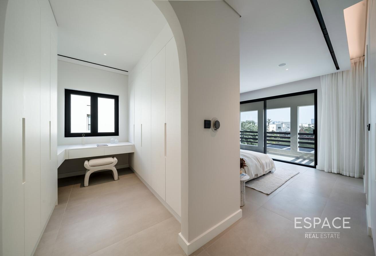 Exclusive | Lake View | Type E2 | Well Maintained photo 13