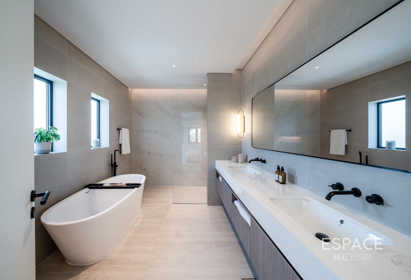Exclusive | Lake View | Type E2 | Well Maintained photo 15