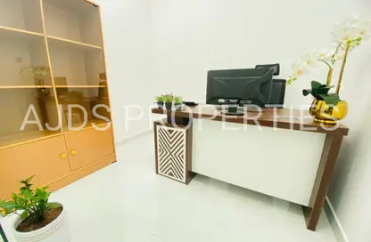 مكتب - غرفة نوم - 1 حمام للايجار في ريد اڤينيو - منطقة القرهود - دبي