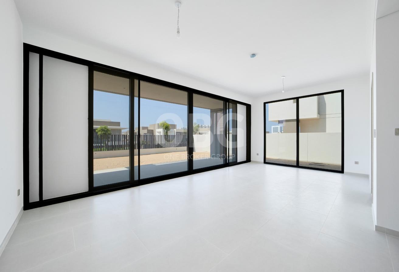 Corner | G+2 | Maids +Drivers | Private Pool photo 2