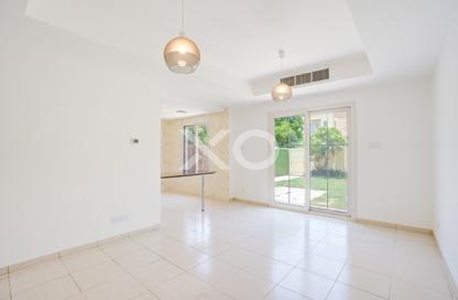 Villa - 2 Bedrooms - 3 Bathrooms for rent in Springs 8 - The Springs - Dubai