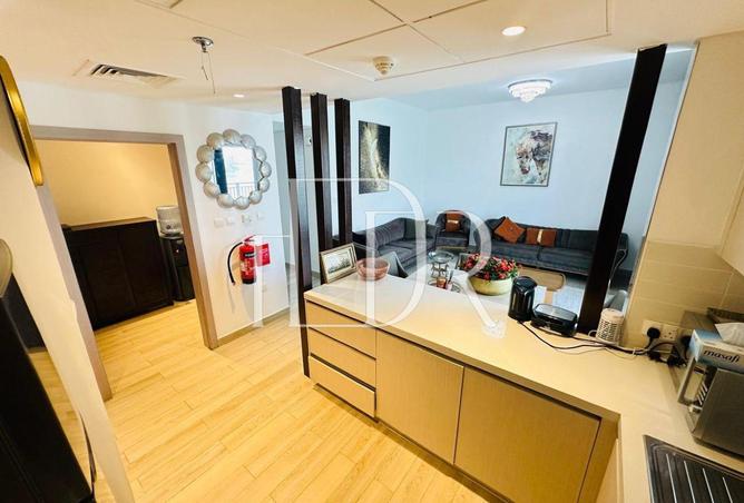 Fully Furnished 2BR | Water & Landmark Views — photo 3