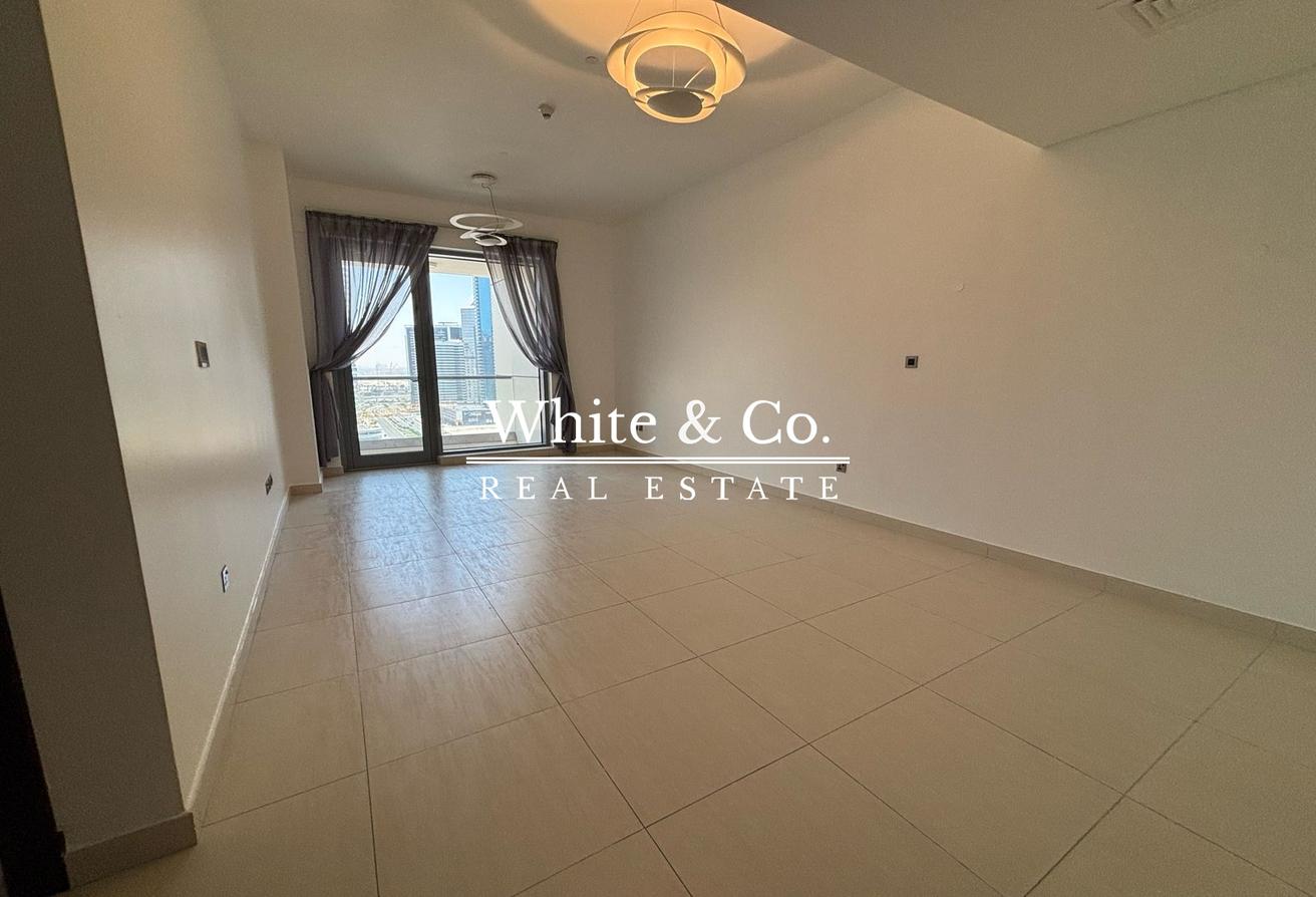 Large Layout | Unfurnished | 1 Bedroom photo 2