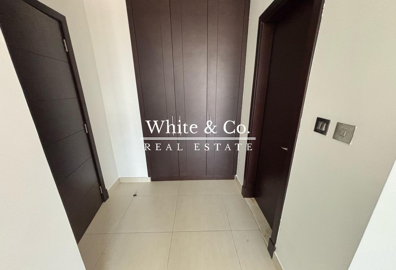Large Layout | Unfurnished | 1 Bedroom photo 5