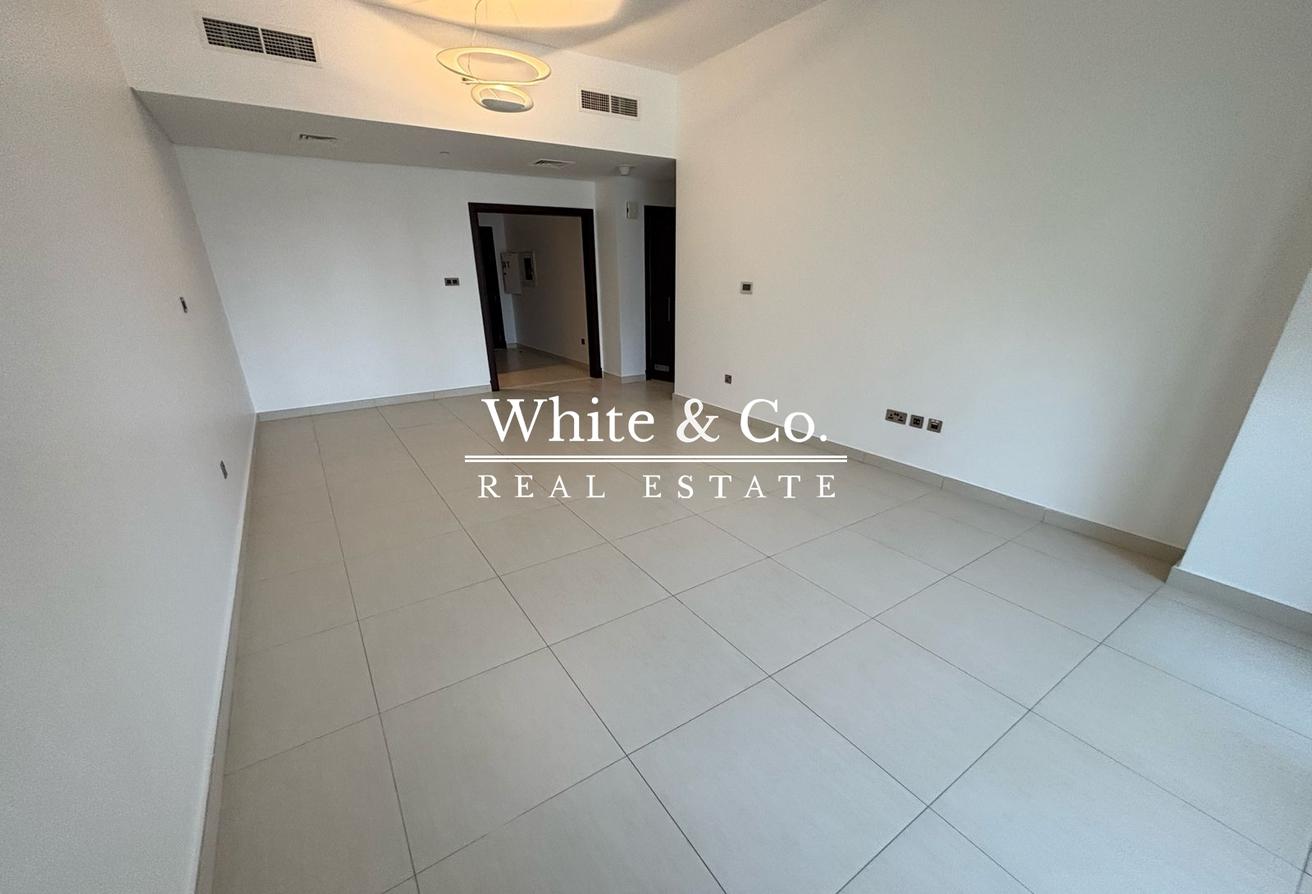 Large Layout | Unfurnished | 1 Bedroom photo 3