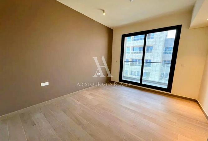 Spacious 2BR | Pool & Gym | DSO | Prime Location photo 3
